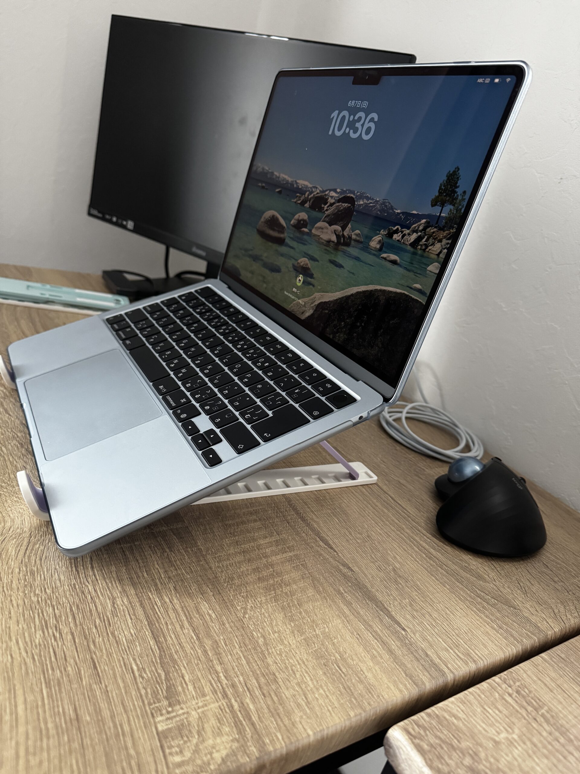 【ダイソー】500円のノートパソコンスタンドを購入！MacBook Airで使ってみた感想
